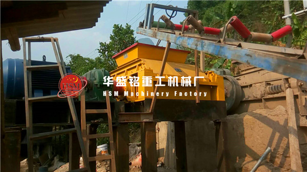 對(duì)輥破碎機(jī)